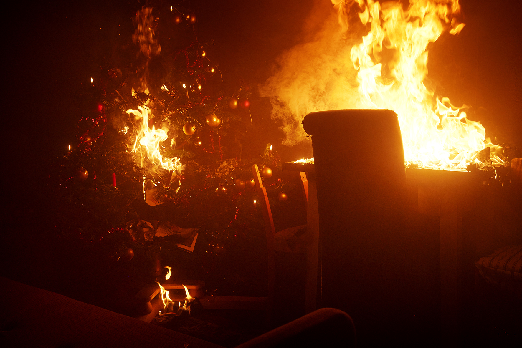 Christbaum Brand, Adventskranz, Wohnungsbrand